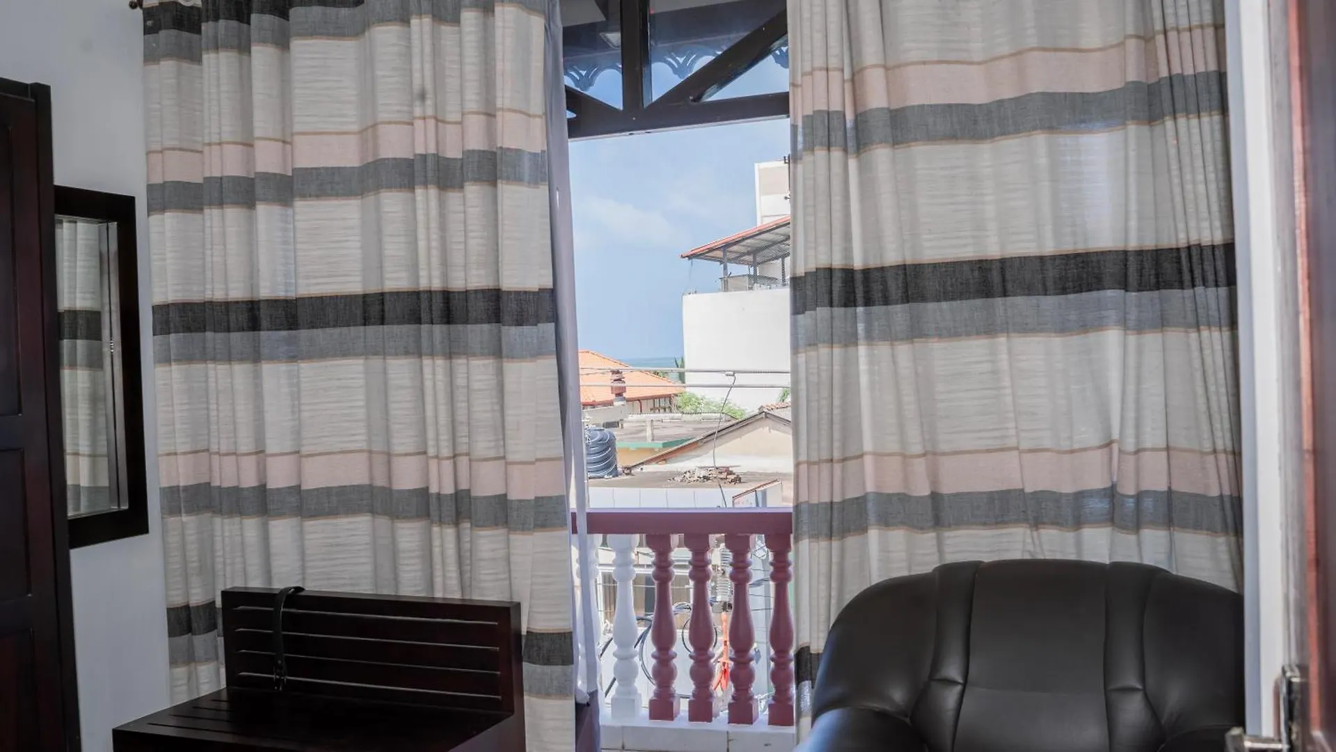 Yash Rest Inn 니곰보